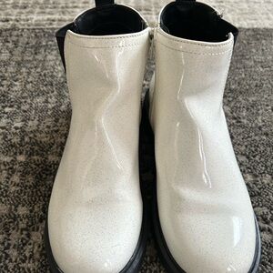 Steve Madden Kids Stylish White Ankle Boots